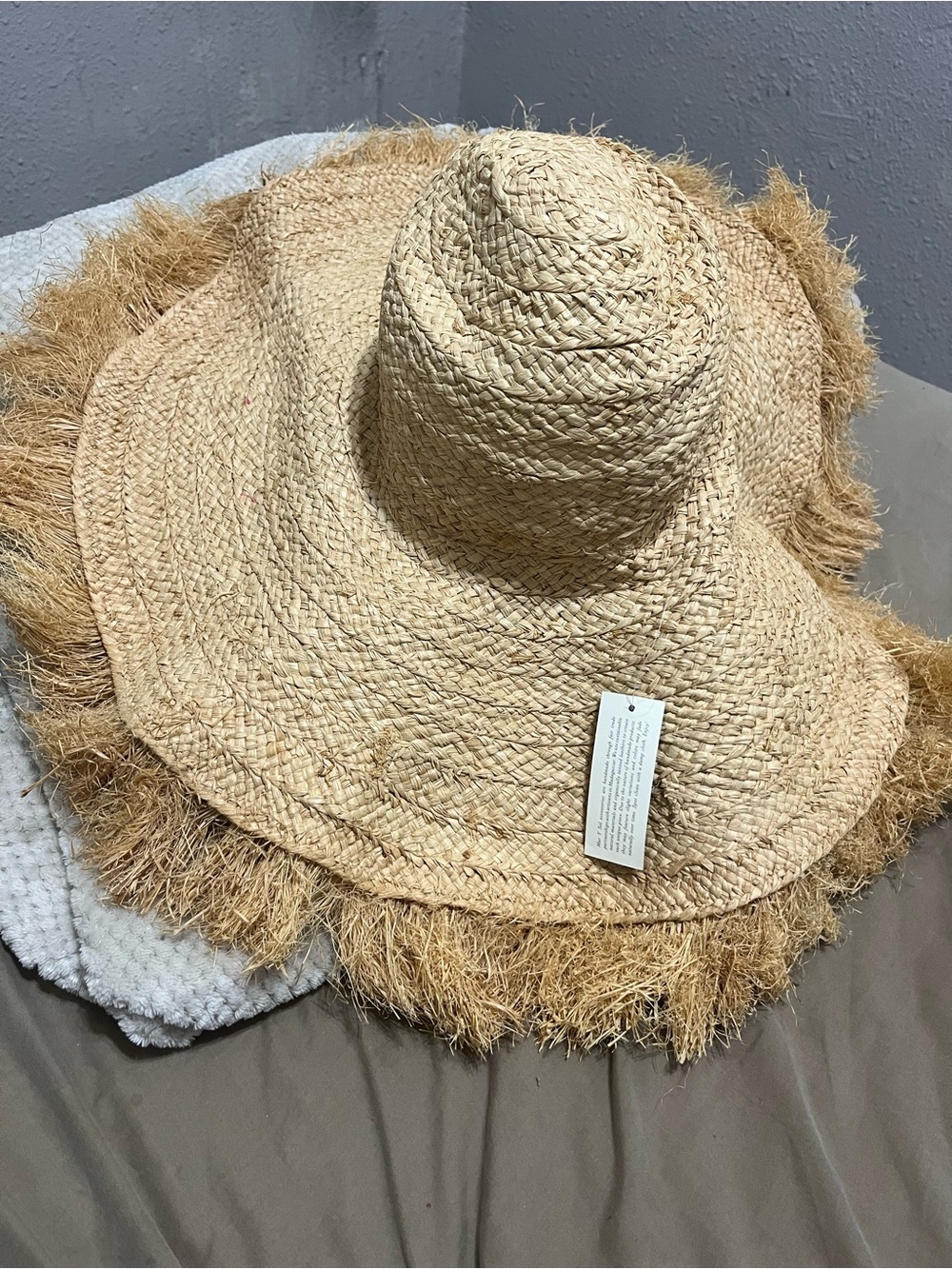 Frayed Brim Straw Sun Hat in Natural